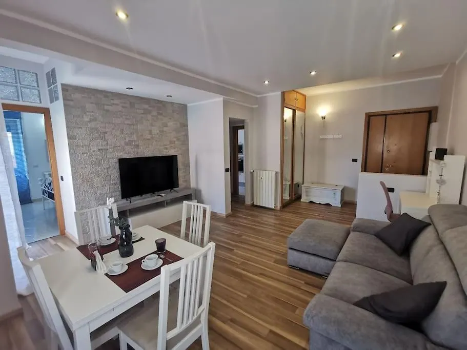 La Regina Tiberina Apartment Rome